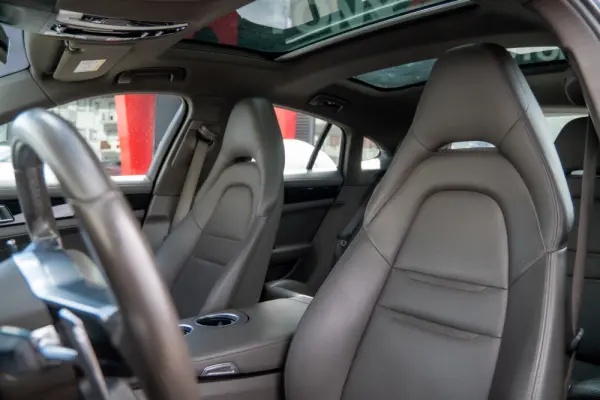 Porsche Panamera 4 E-Hybrid Platinum Edition 22