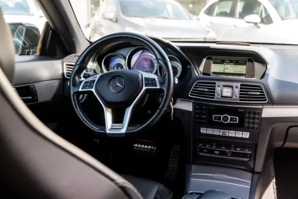 Mercedes-Benz E 220 CDI Elegance BE Auto. 5