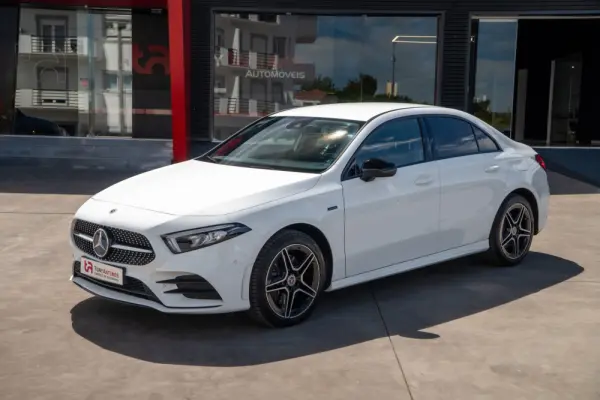 Mercedes-Benz A 250 Limousine e 8G-DCT AMG Line 12