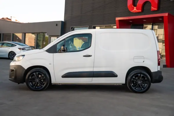 Citroen Berlingo 1.5 BlueHDi M Shine EAT8 4