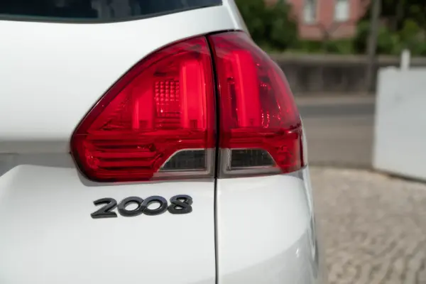 Peugeot 2008 1.2 VTi Allure 13
