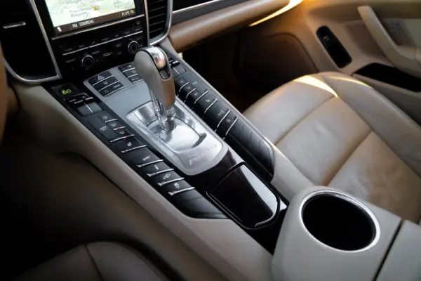 Porsche Panamera 4S PDK 27