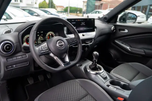Nissan Juke 1.0 DIG-T N-Connecta Two Tone 11