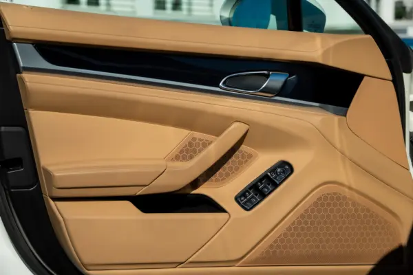 Porsche Panamera 4S PDK 16