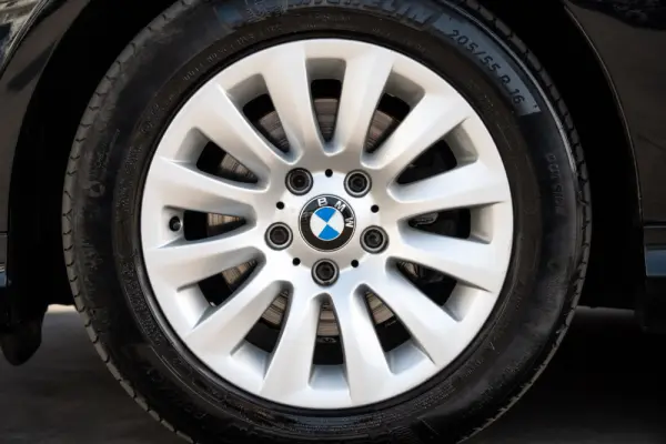 BMW 318 d Line Sport 7