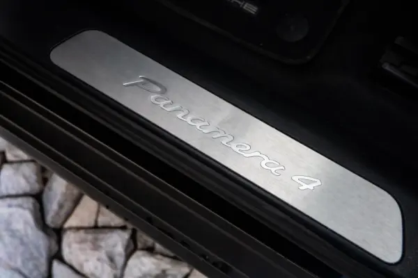 Porsche Panamera Sport Turismo 4 E-Hybrid Platinum Edition 30