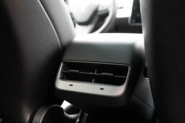 Tesla Model Y Long Range RWD 23