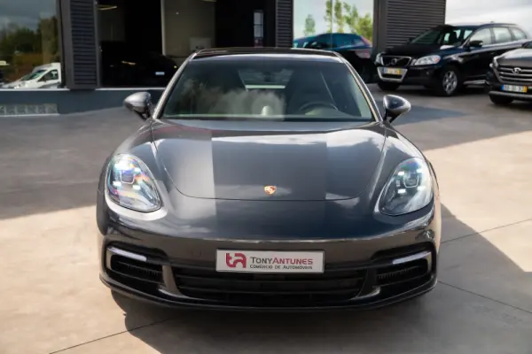 Porsche Panamera 4 E-Hybrid Platinum Edition 3