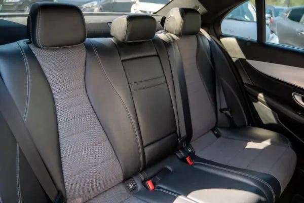 Mercedes-Benz E 220 d Avantgarde+ 18