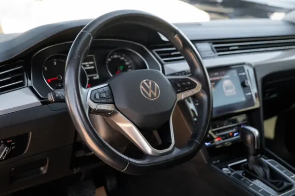 Volkswagen Passat Variant 2.0 TDI Elegance DSG 2