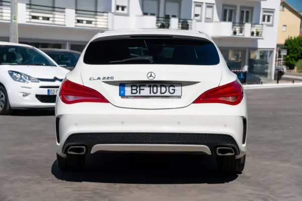 Mercedes-Benz CLA 220 d Shooting Brake AMG Line Aut. 13