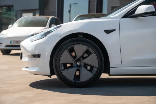 Tesla Model 3 Long Range RWD 3