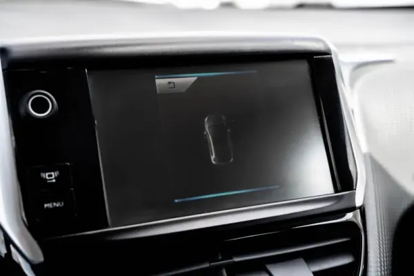 Peugeot 2008 1.2 VTi Allure 18