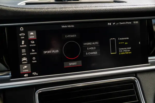 Porsche Panamera Sport Turismo 4 E-Hybrid Platinum Edition 33