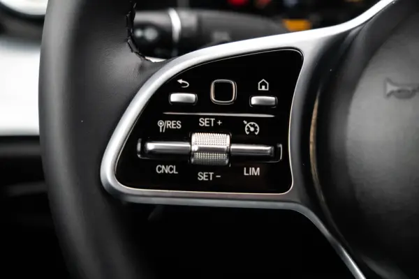 Mercedes-Benz E 220 d Avantgarde+ 31