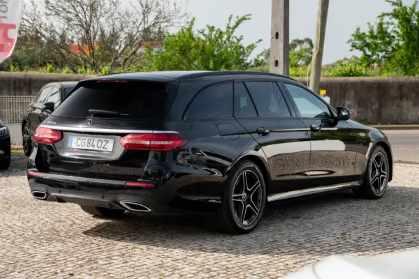 Mercedes-Benz E 300 de 4Matic 9G-TRONIC AMG Line 3