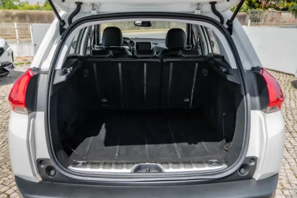 Peugeot 2008 1.2 VTi Allure 11