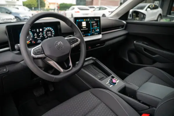 Volkswagen T-Roc 1.5 eTSI Life DSG 3
