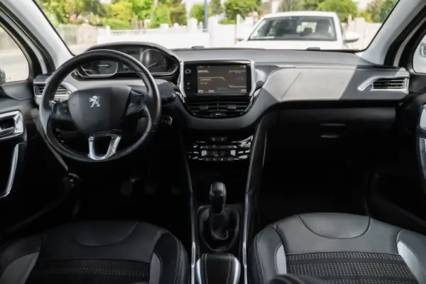 Peugeot 2008 1.2 VTi Allure 4