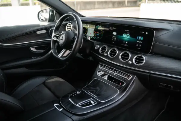 Mercedes-Benz E 300 de 4Matic 9G-TRONIC AMG Line 19