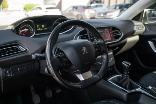 Peugeot 308 1.5 BlueHDi Business Line 2