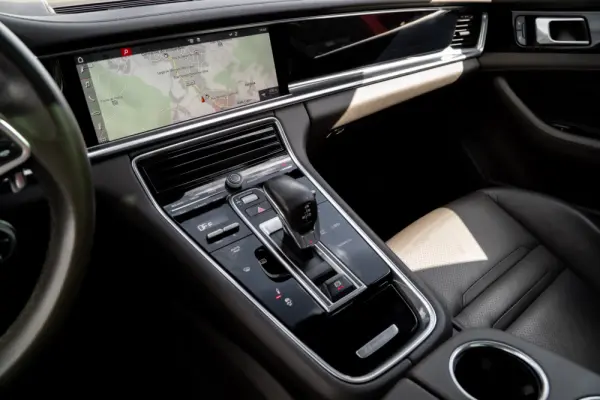 Porsche Panamera 4 E-Hybrid Platinum Edition 18