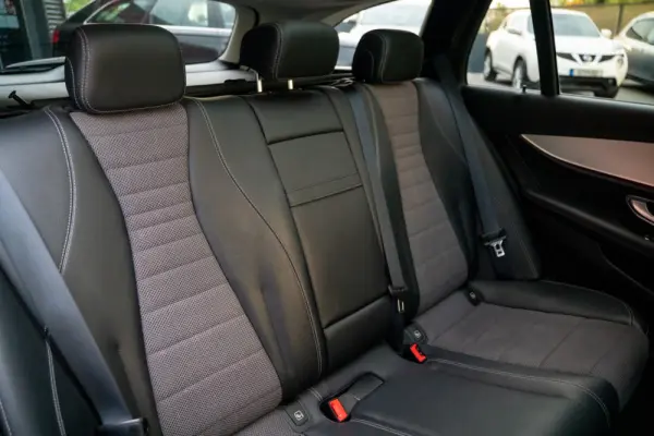 Mercedes-Benz E 300 de 9G-TRONIC Avantgarde 28
