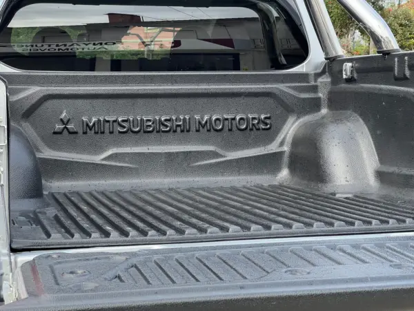Mitsubishi L200 2.3 DI-D Strakar Space Cab Intense 4WD 12
