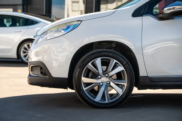 Peugeot 2008 1.6 BlueHDi Allure 8