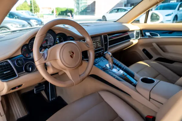 Porsche Panamera 4S PDK 3