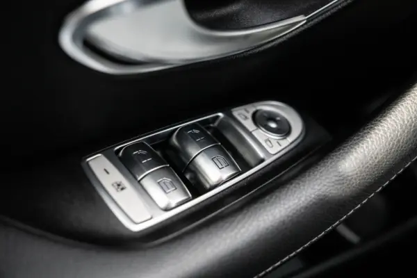 Mercedes-Benz E 300 de 4Matic 9G-TRONIC AMG Line 38