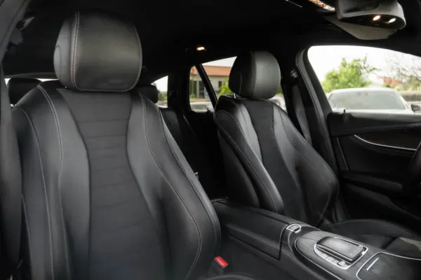 Mercedes-Benz E 300 de 4Matic 9G-TRONIC AMG Line 20
