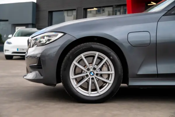 BMW 330 e Corporate Edition Auto 3