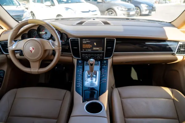 Porsche Panamera 4S PDK 5