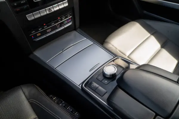 Mercedes-Benz E 220 CDI Elegance BE Auto. 19