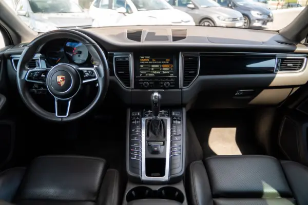 Porsche Macan S 27