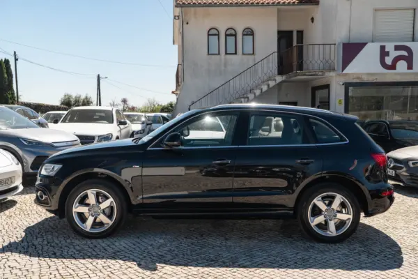 Audi Q5 40 TDI quattro S-line S-tronic 5