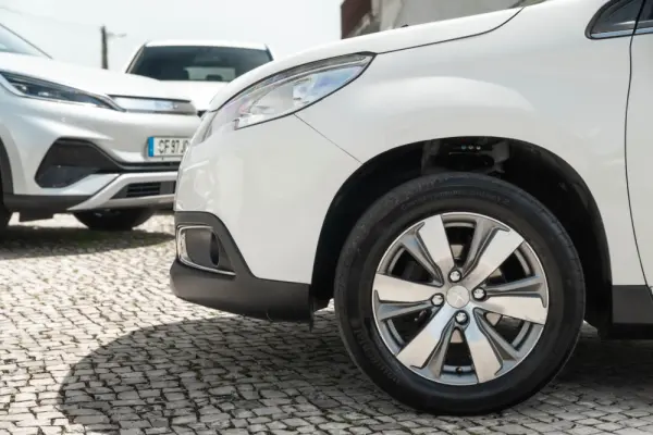 Peugeot 2008 1.2 VTi Allure 8