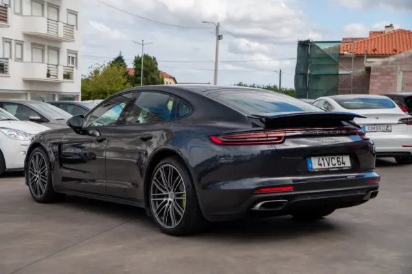 Porsche Panamera 4 E-Hybrid Platinum Edition 43