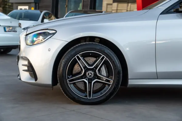 Mercedes-Benz E 300 de 9G-TRONIC AMG Line 9