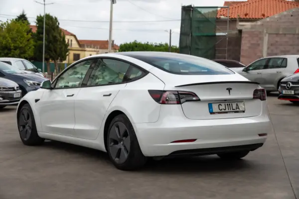 Tesla Model 3 Standard Range Plus RWD 18