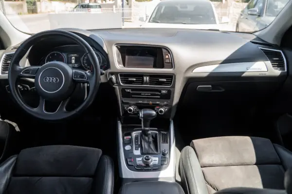 Audi Q5 40 TDI quattro S-line S-tronic 4