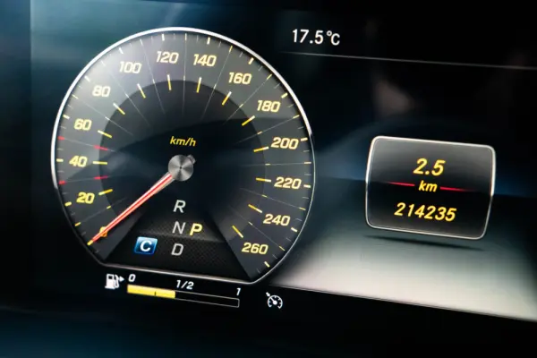 Mercedes-Benz E 220 d Avantgarde+ 14