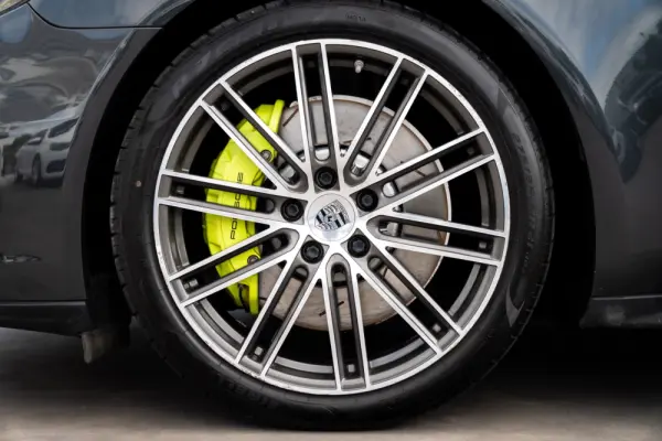 Porsche Panamera 4 E-Hybrid Platinum Edition 38