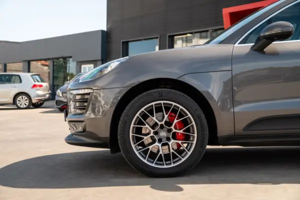 Porsche Macan S 12