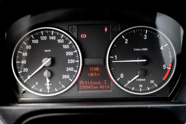 BMW 318 d Line Sport 13