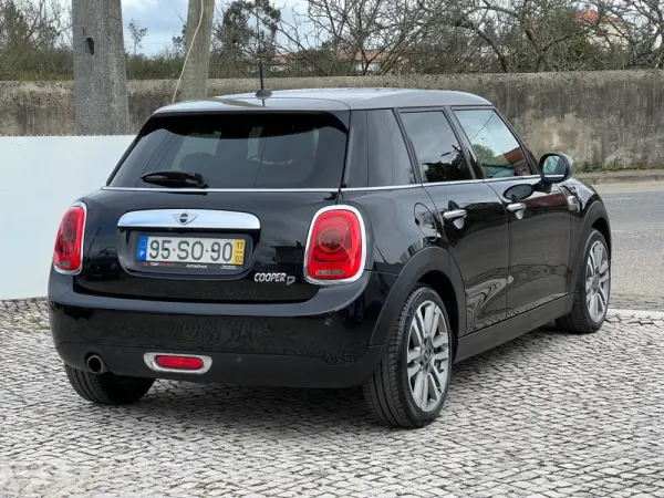 MINI 5 Portas Cooper D 8
