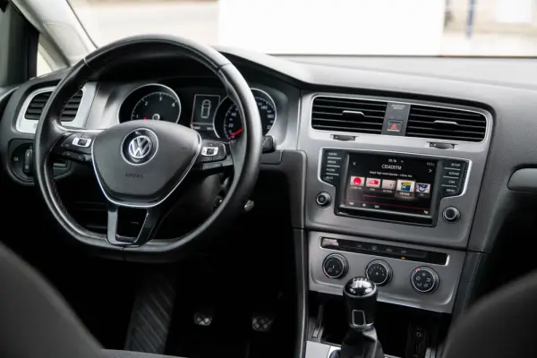 Volkswagen Golf 1.6 TDi Confortline 18