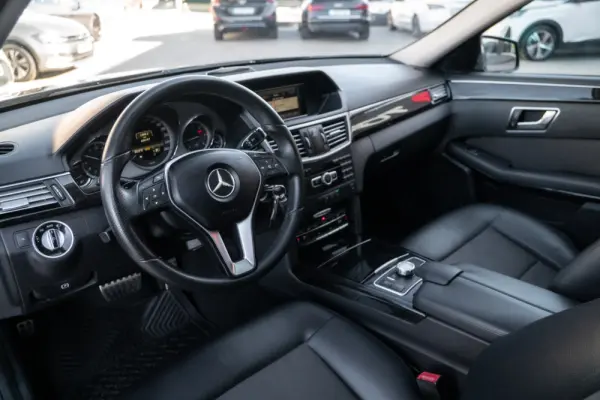 Mercedes-Benz E 220 BlueTEC 9G-TRONIC Avantgarde 3