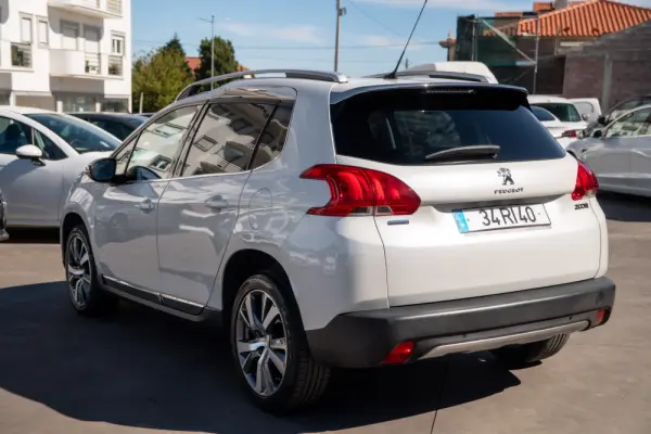 Peugeot 2008 1.6 BlueHDi Allure 11